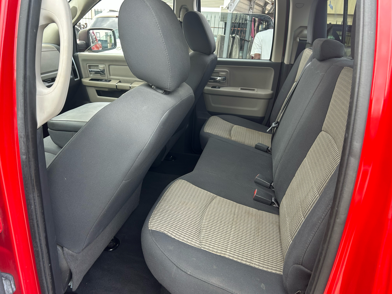 RAM 1500 2WD Quad Cab 140.5" SLT 2011