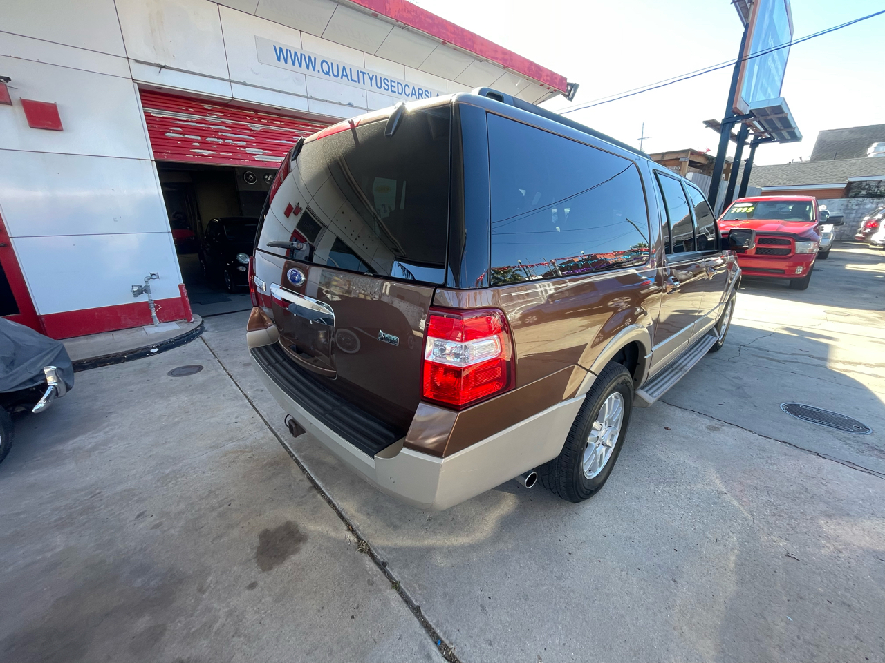 Ford Expedition EL 2WD 4dr King Ranch 2011
