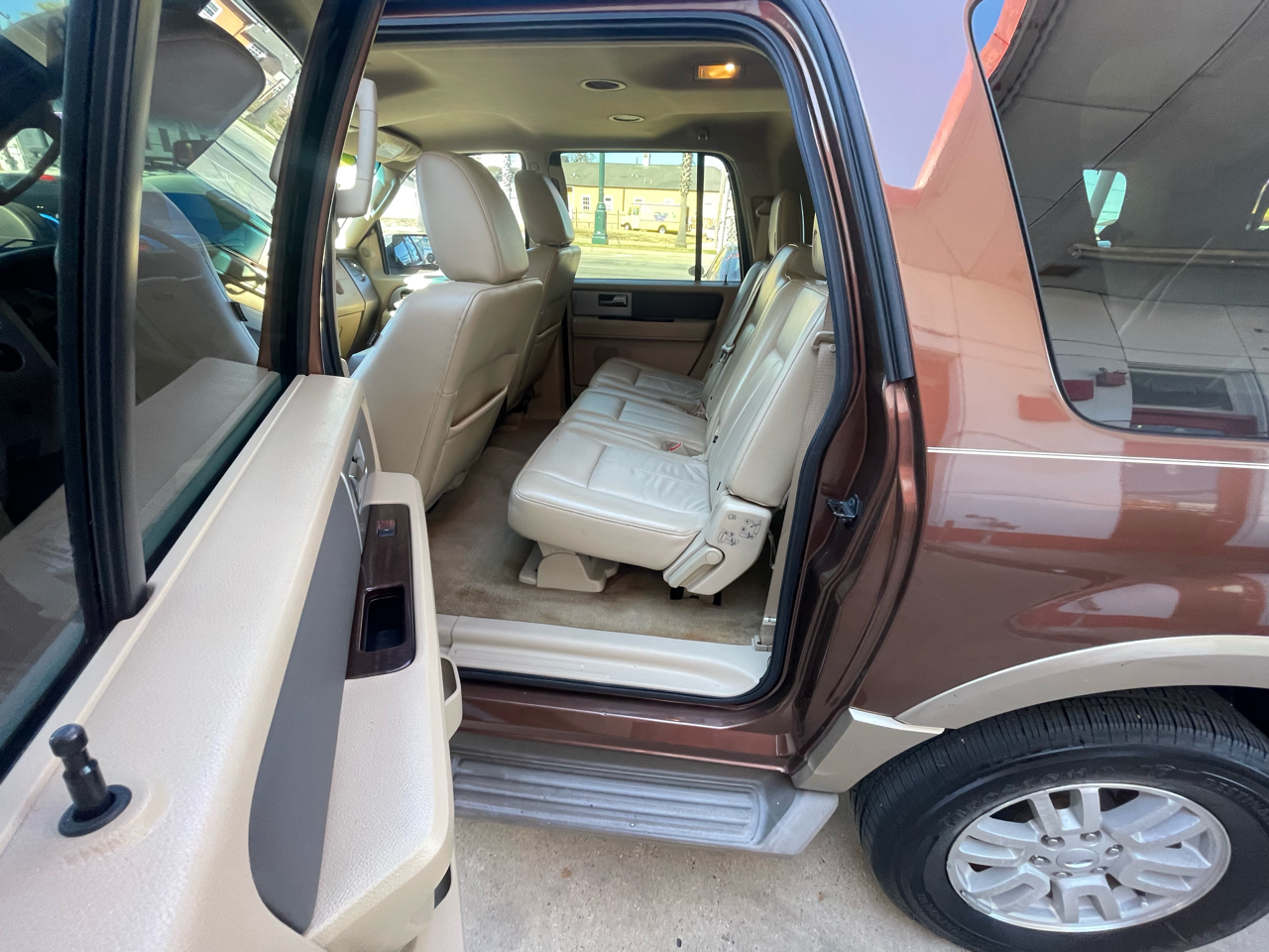 Ford Expedition EL 2WD 4dr King Ranch 2011
