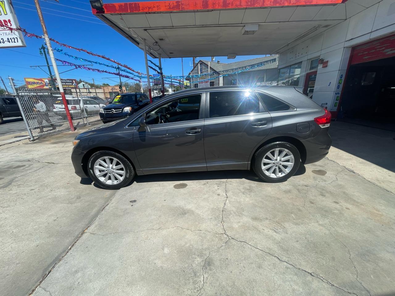 Toyota Venza 4dr Wgn I4 FWD XLE (Natl) 2012