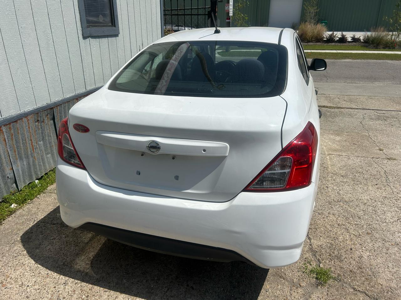 Nissan Versa 4dr Sdn CVT 1.6 S Plus 2015