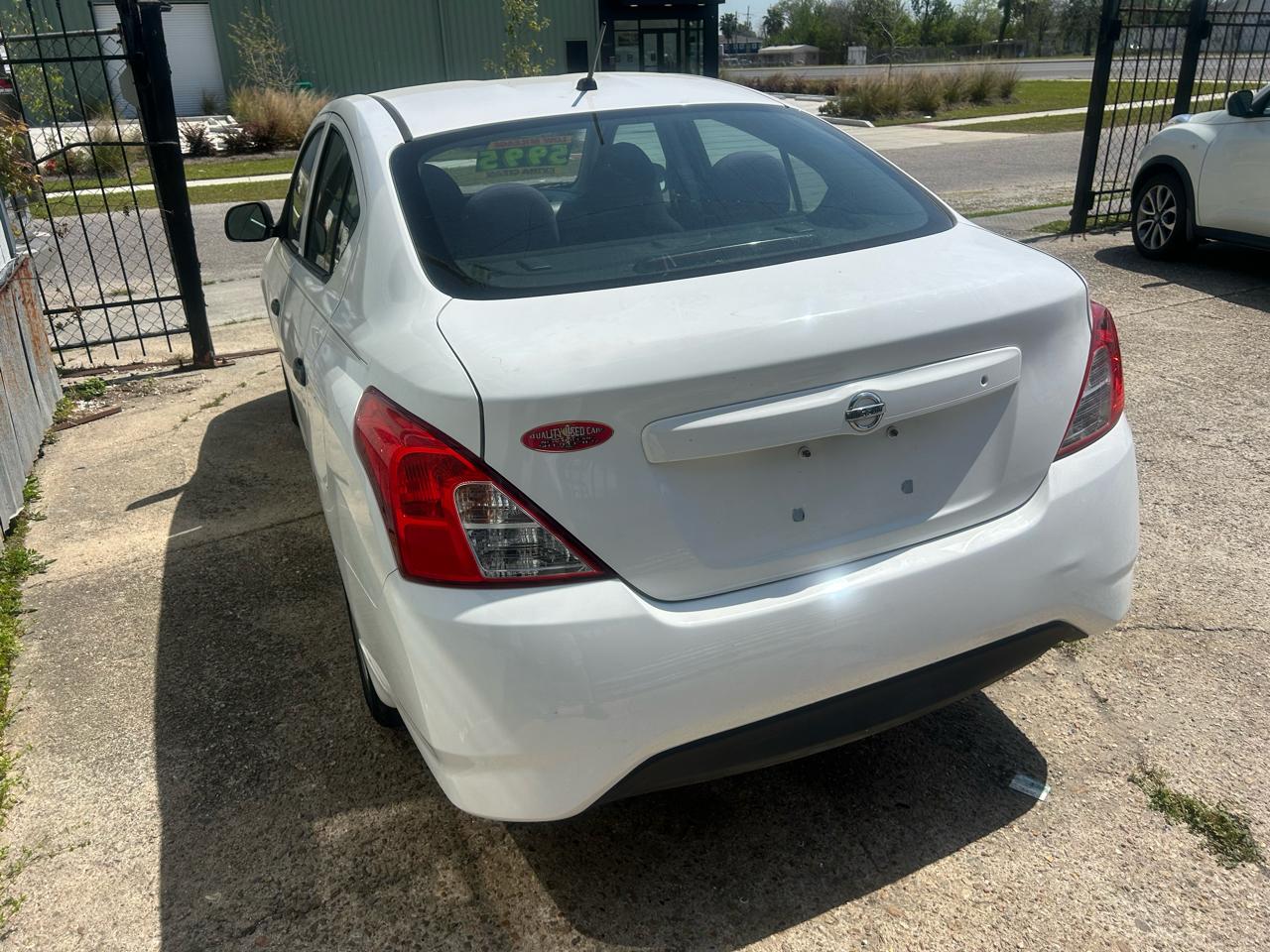 Nissan Versa 4dr Sdn CVT 1.6 S Plus 2015