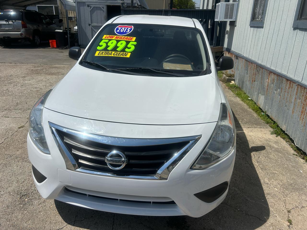 Nissan Versa 4dr Sdn CVT 1.6 S Plus 2015