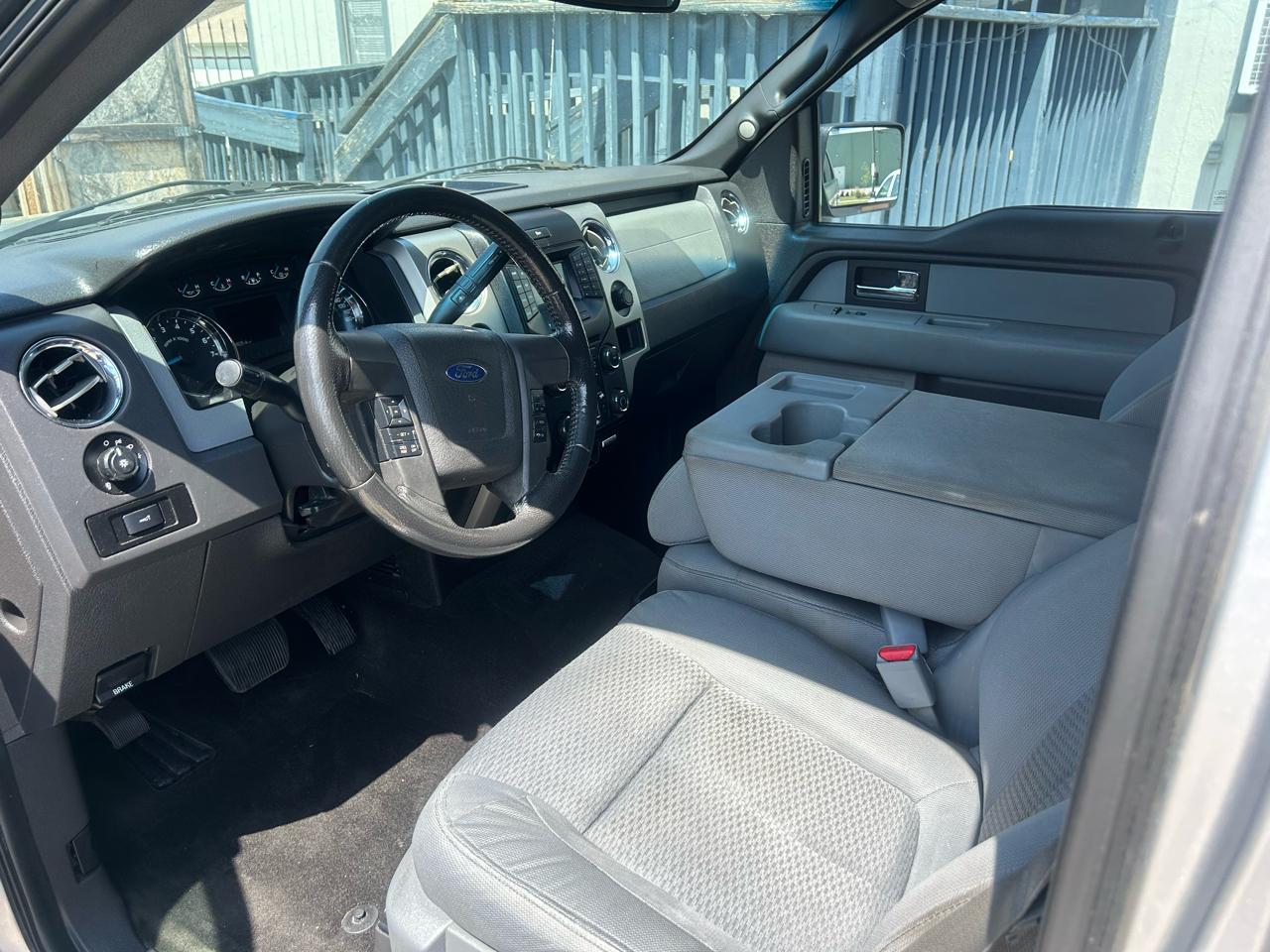 Ford F-150 2WD SuperCrew 145" Platinum 2013