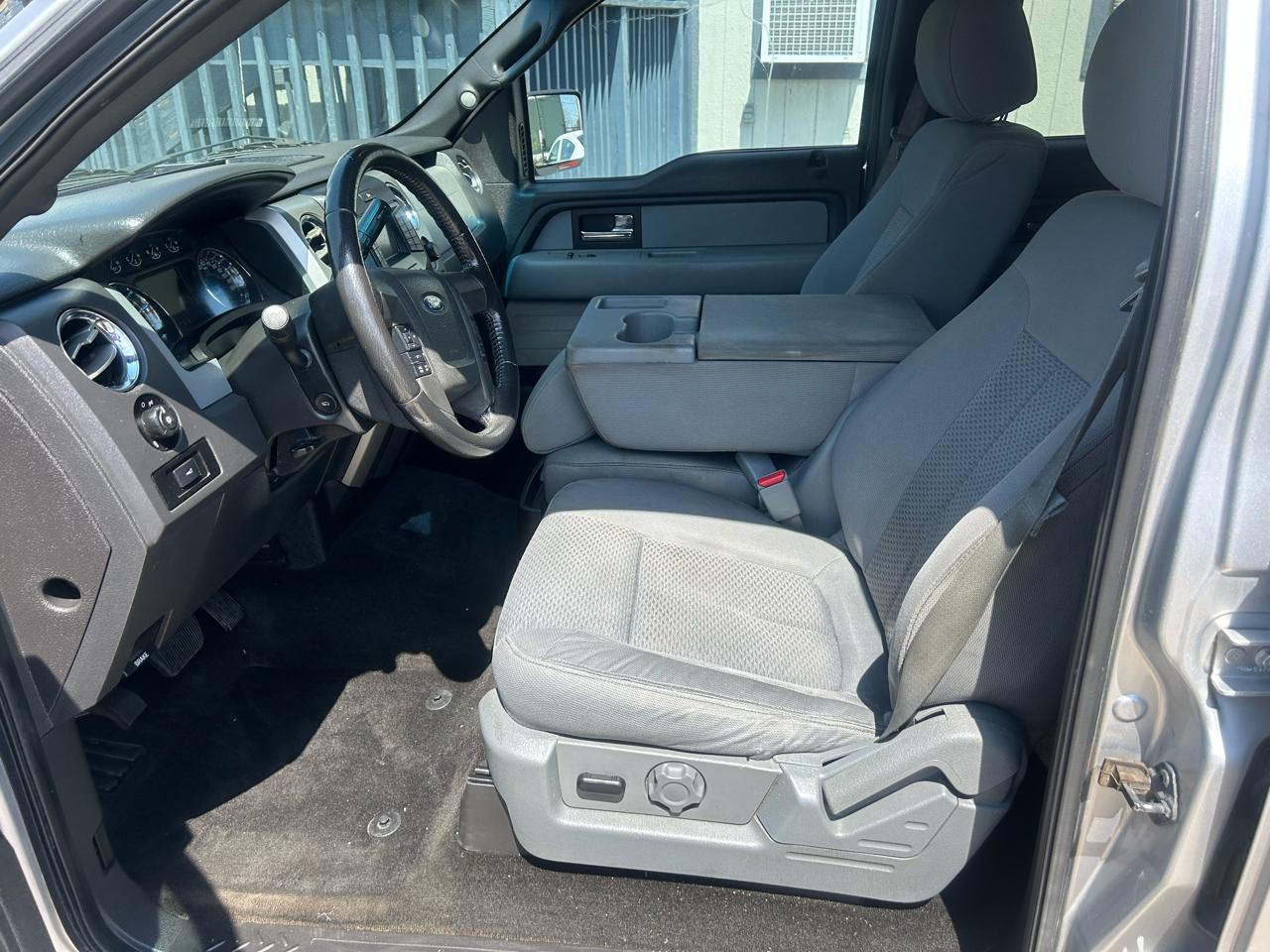 Ford F-150 2WD SuperCrew 145" Platinum 2013