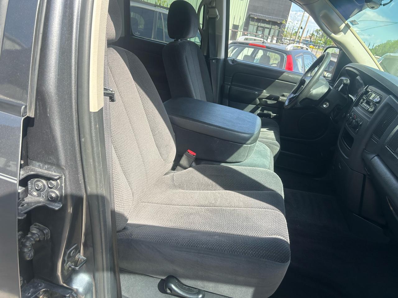 Dodge Ram 1500 4dr Quad Cab 140" WB 2002