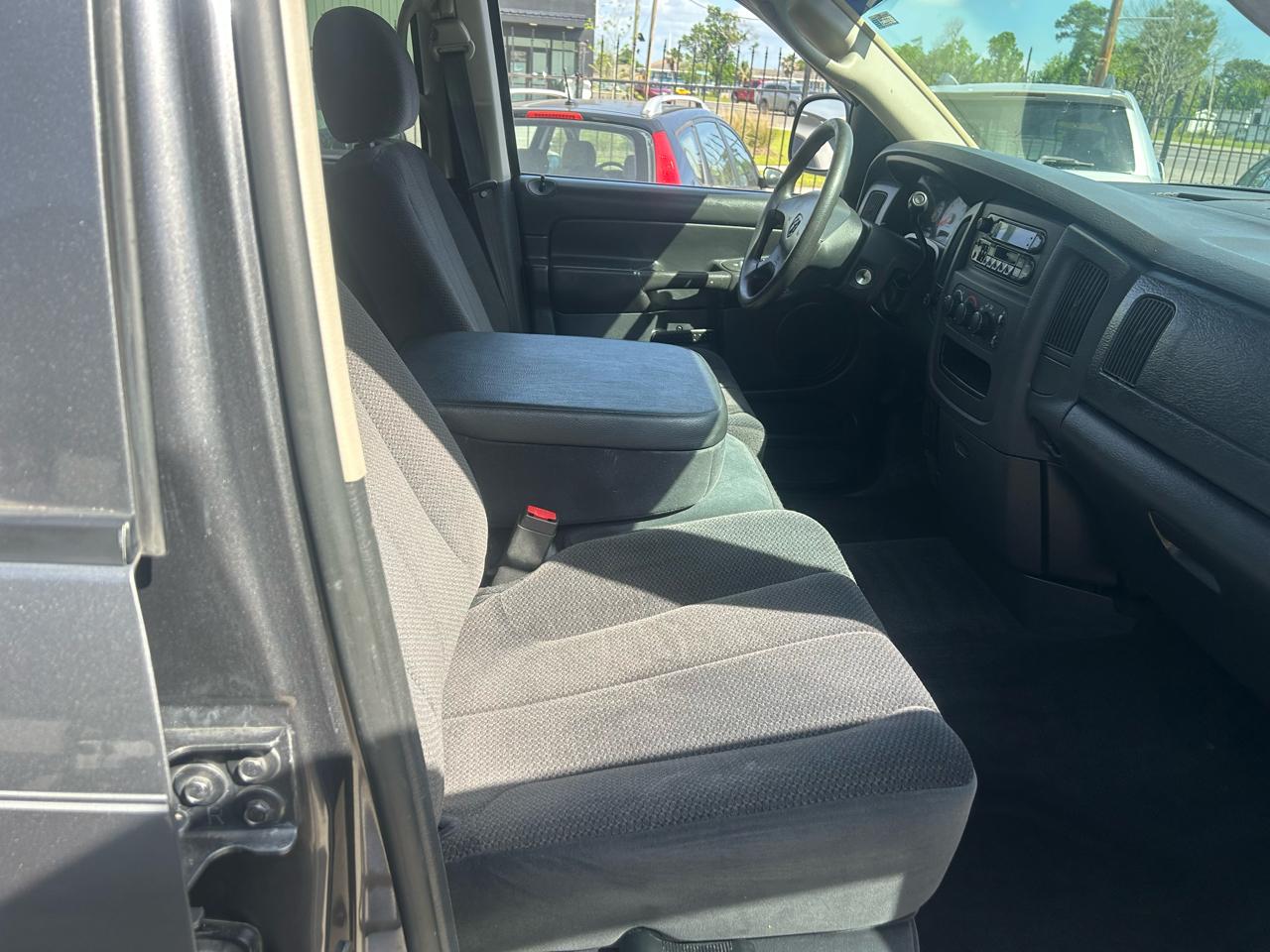 Dodge Ram 1500 4dr Quad Cab 140" WB 2002