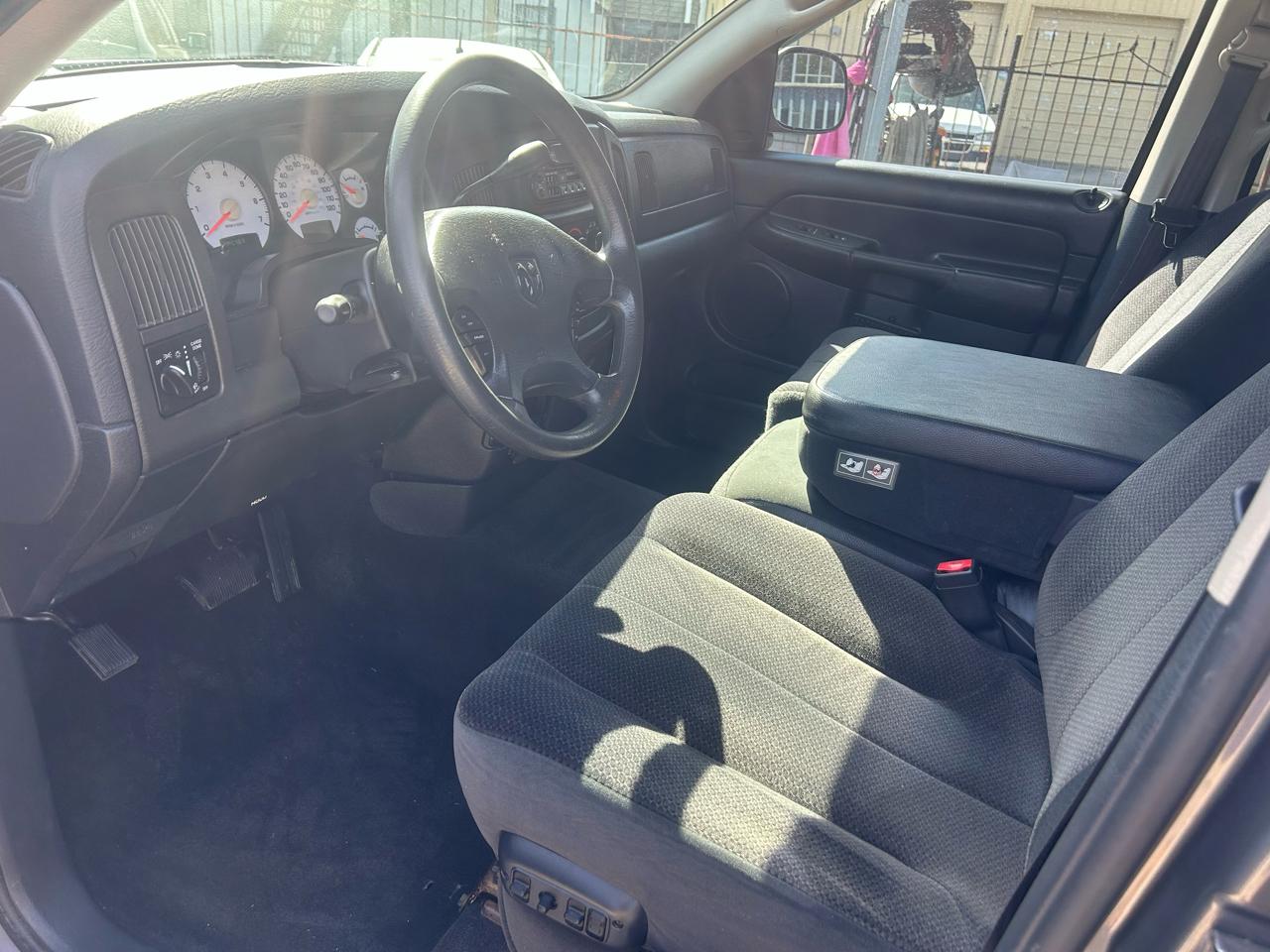 Dodge Ram 1500 4dr Quad Cab 140" WB 2002