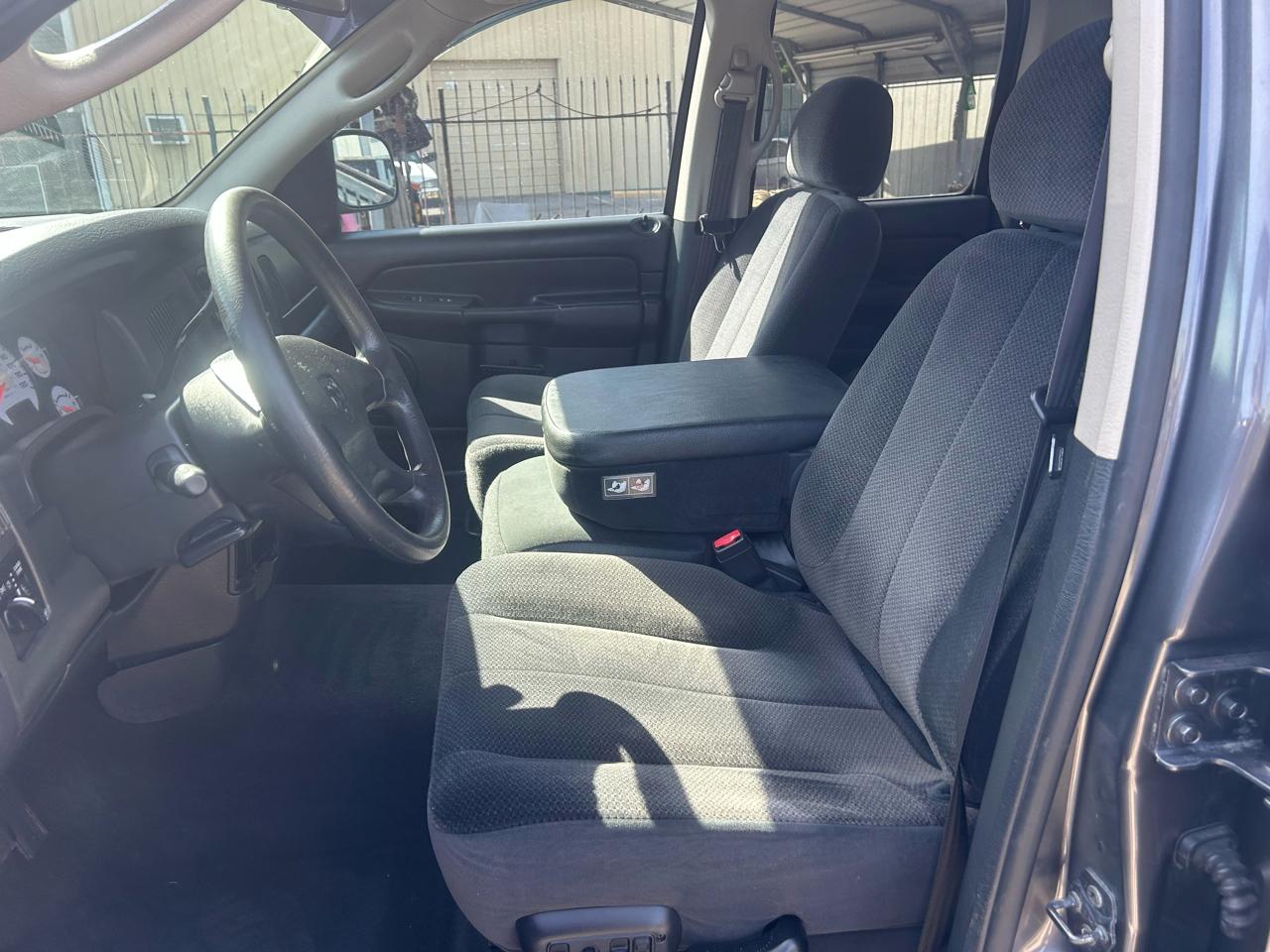 Dodge Ram 1500 4dr Quad Cab 140" WB 2002