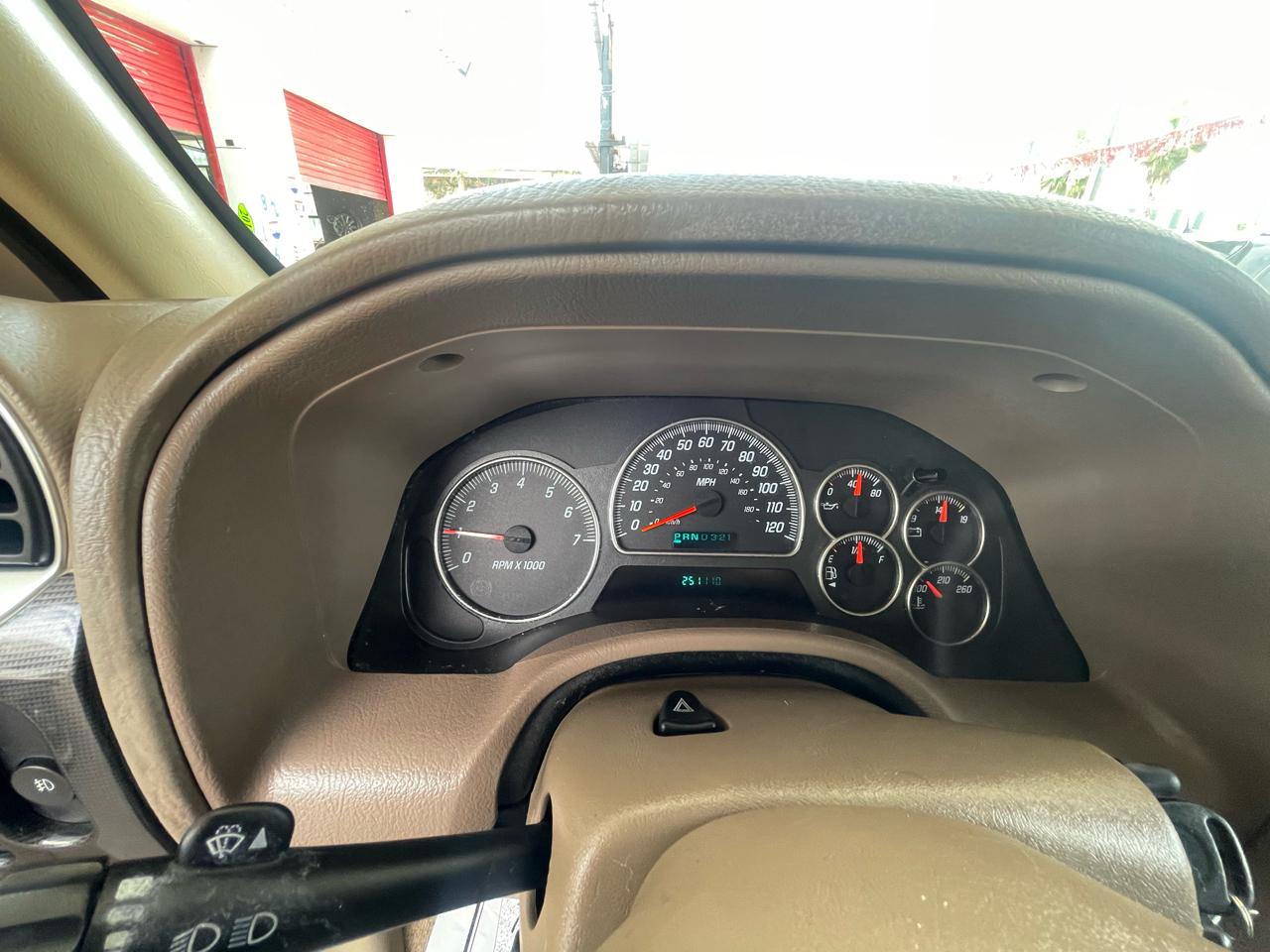 GMC Envoy 4dr 2WD SLE 2004