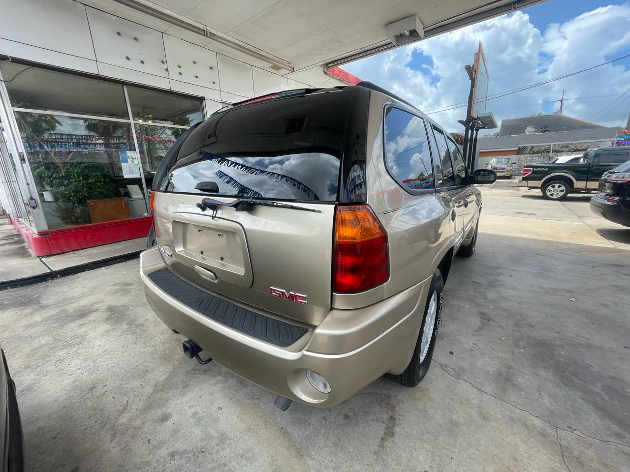 GMC Envoy 4dr 2WD SLE 2004