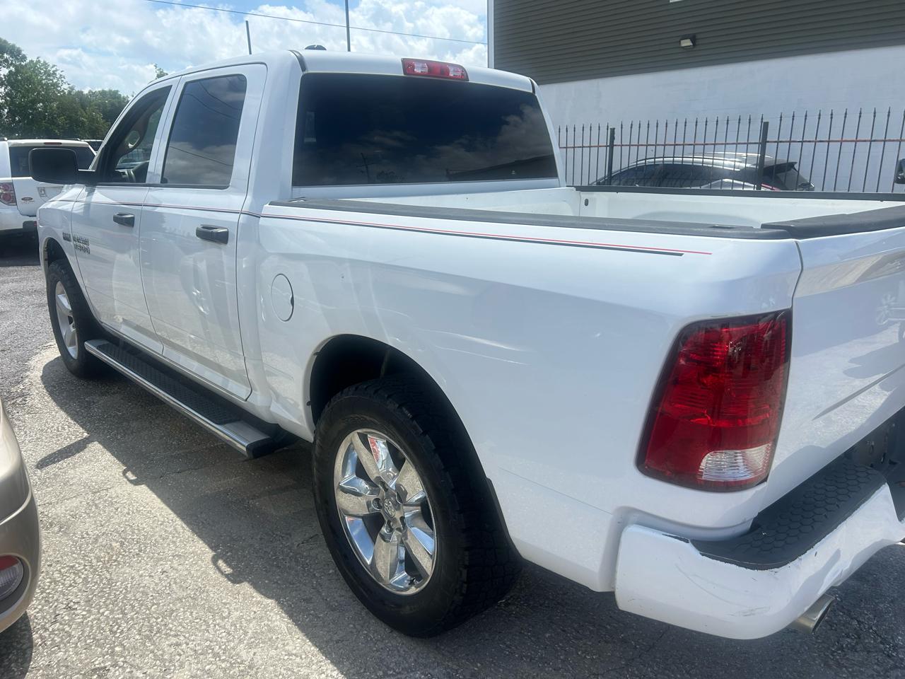 RAM 1500 2WD Crew Cab 140.5" Express 2013