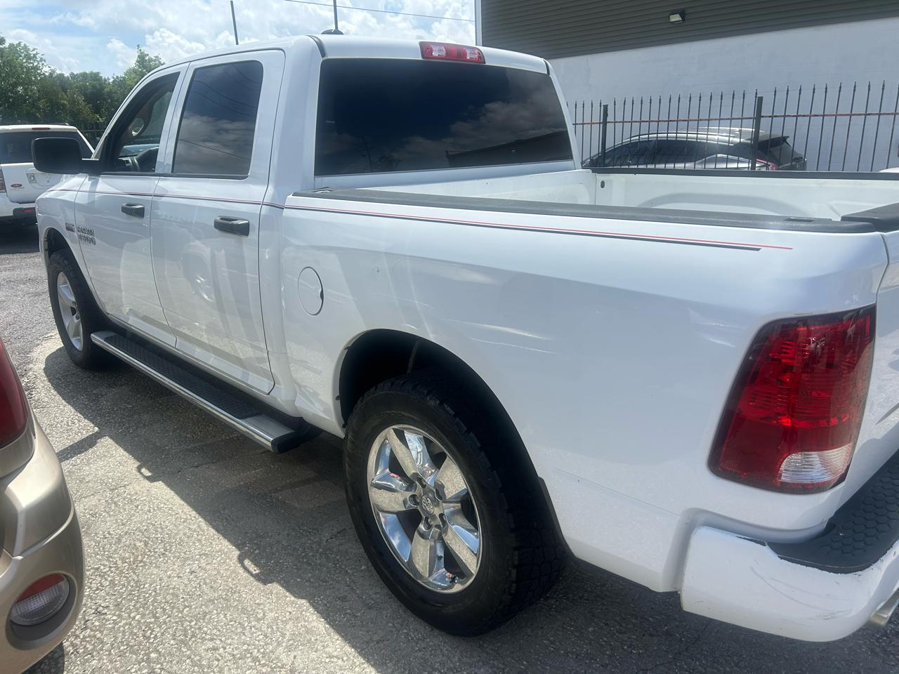 RAM 1500 2WD Crew Cab 140.5" Express 2013