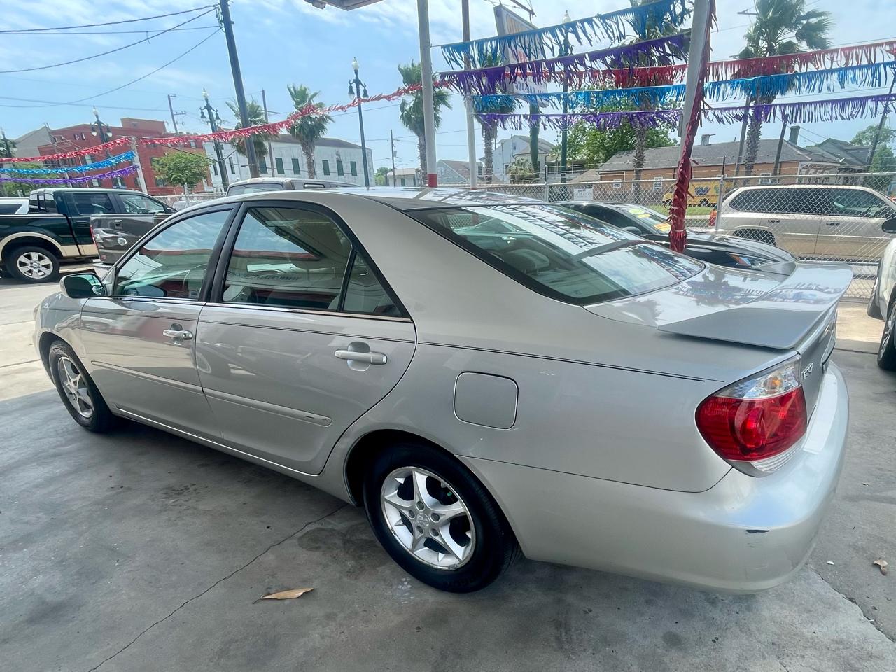 Toyota Camry 4dr Sdn XLE Auto (Natl) 2005