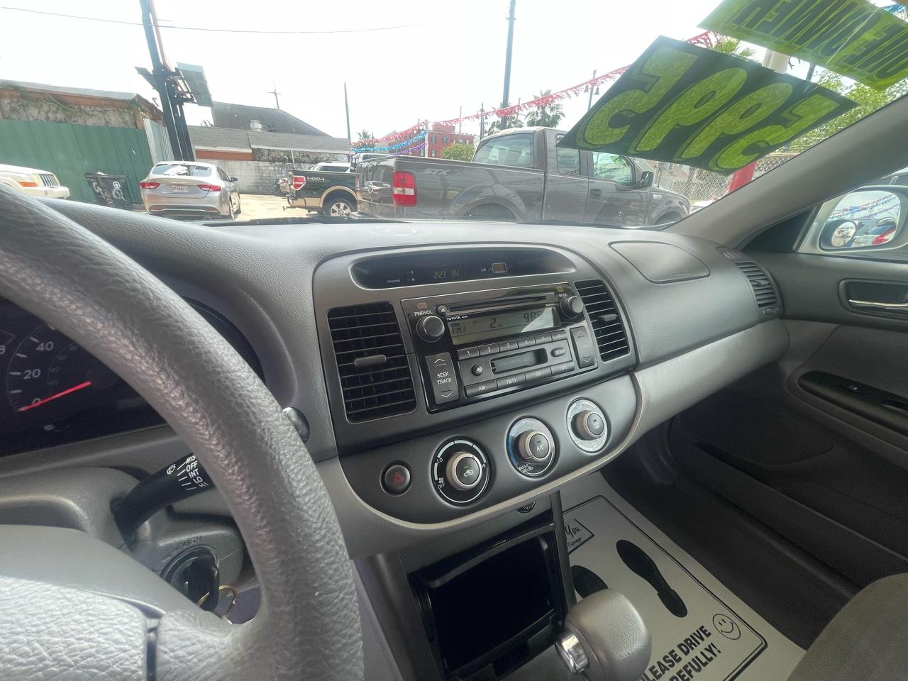 Toyota Camry 4dr Sdn XLE Auto (Natl) 2005