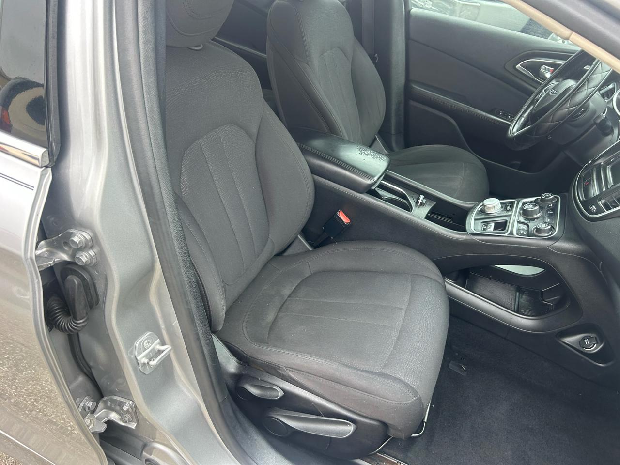 Chrysler 200 4dr Sdn Limited FWD 2015