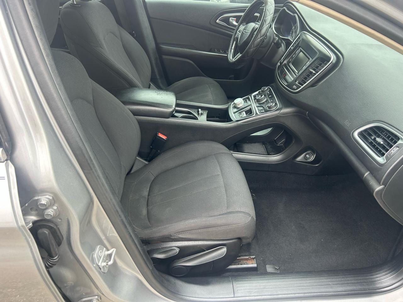 Chrysler 200 4dr Sdn Limited FWD 2015