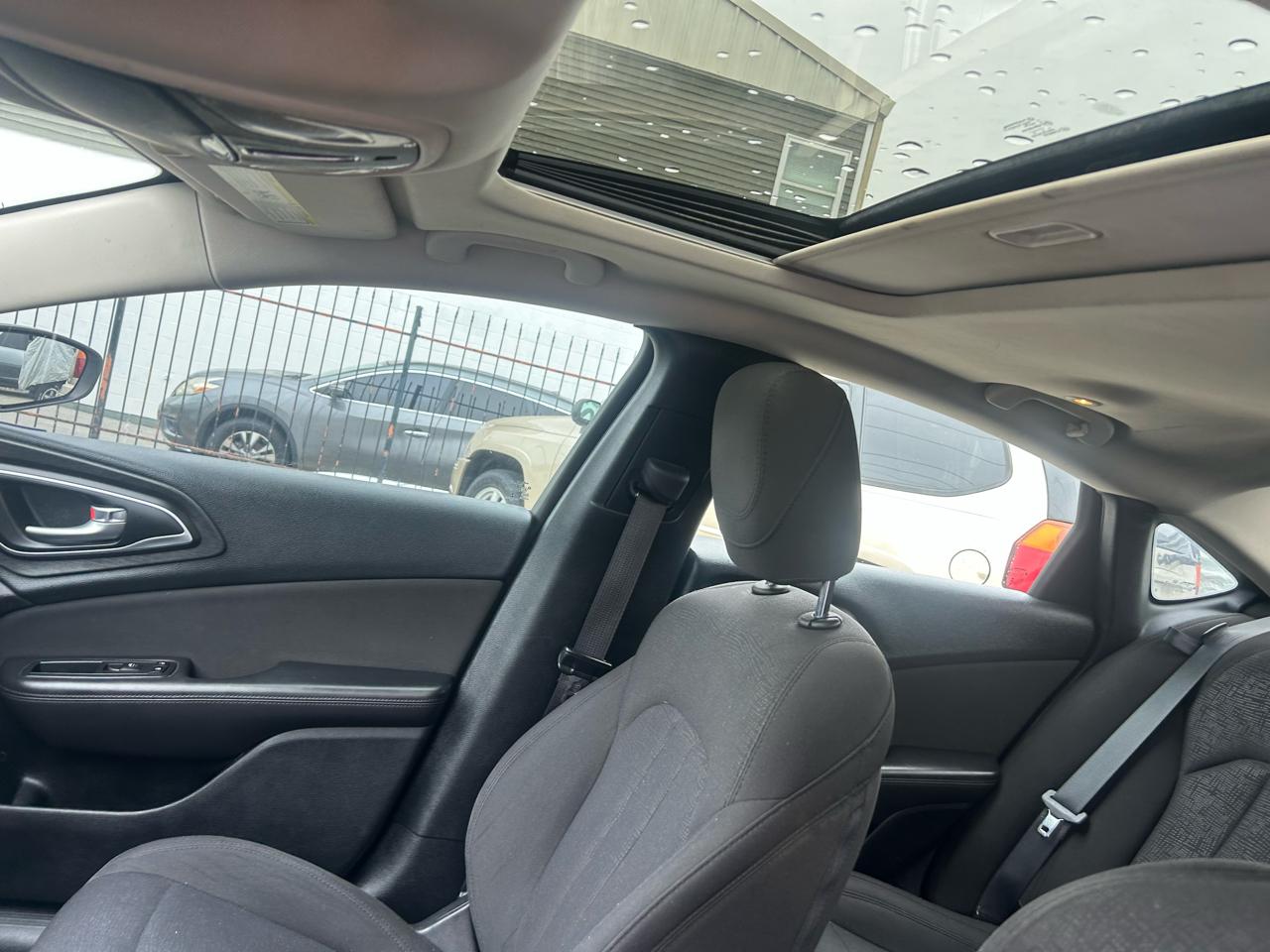 Chrysler 200 4dr Sdn Limited FWD 2015