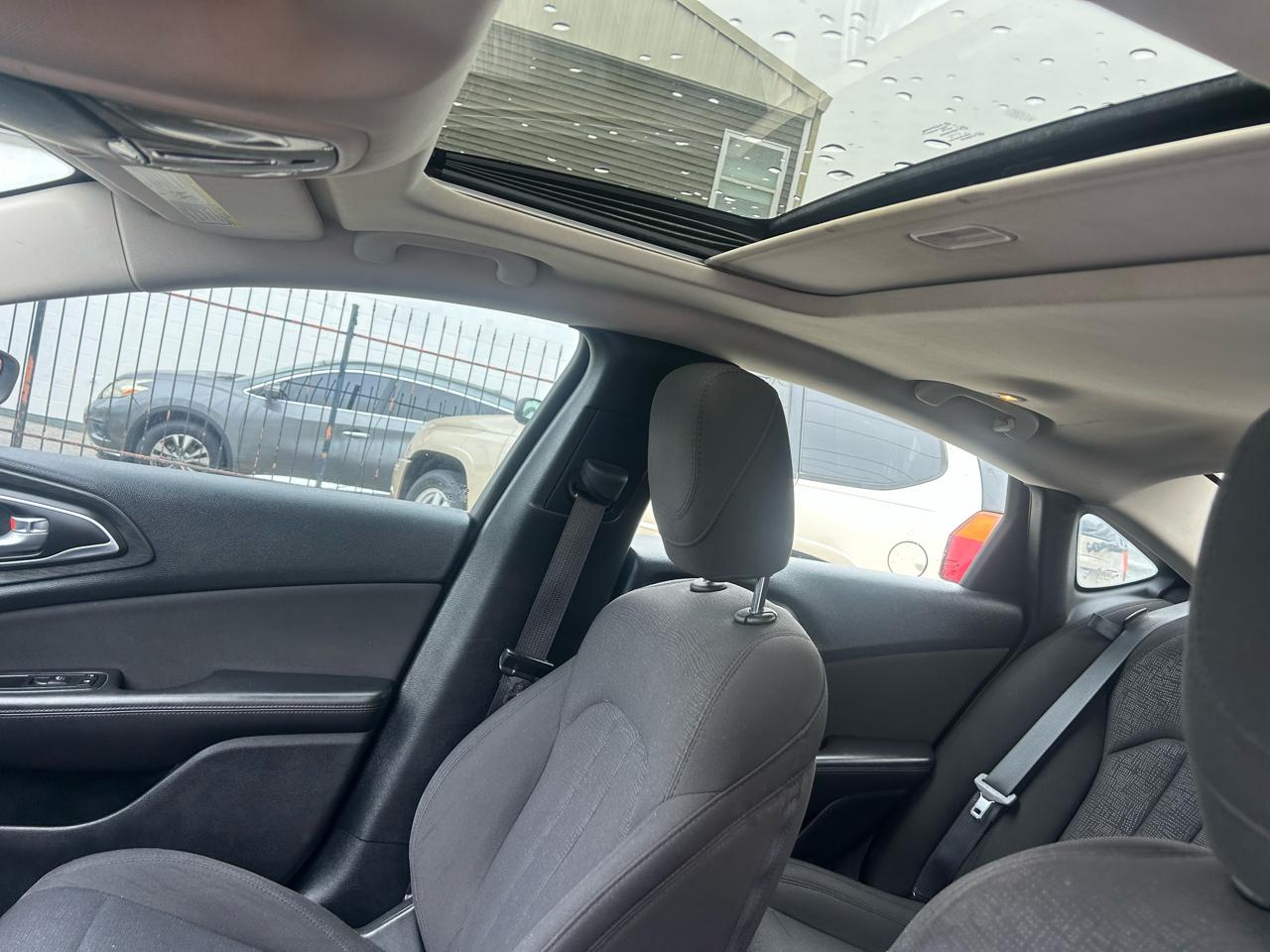 Chrysler 200 4dr Sdn Limited FWD 2015