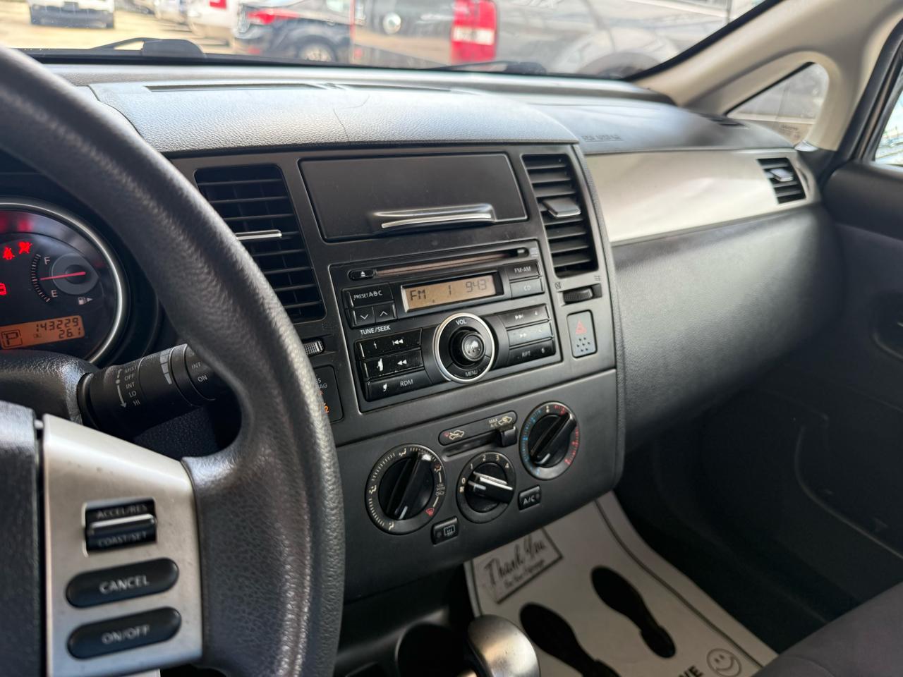 Nissan Versa 5dr HB I4 Auto 1.8 S 2009