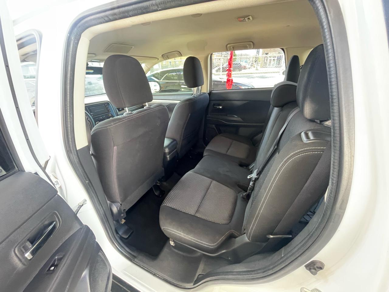 Mitsubishi Outlander SEL FWD 2017