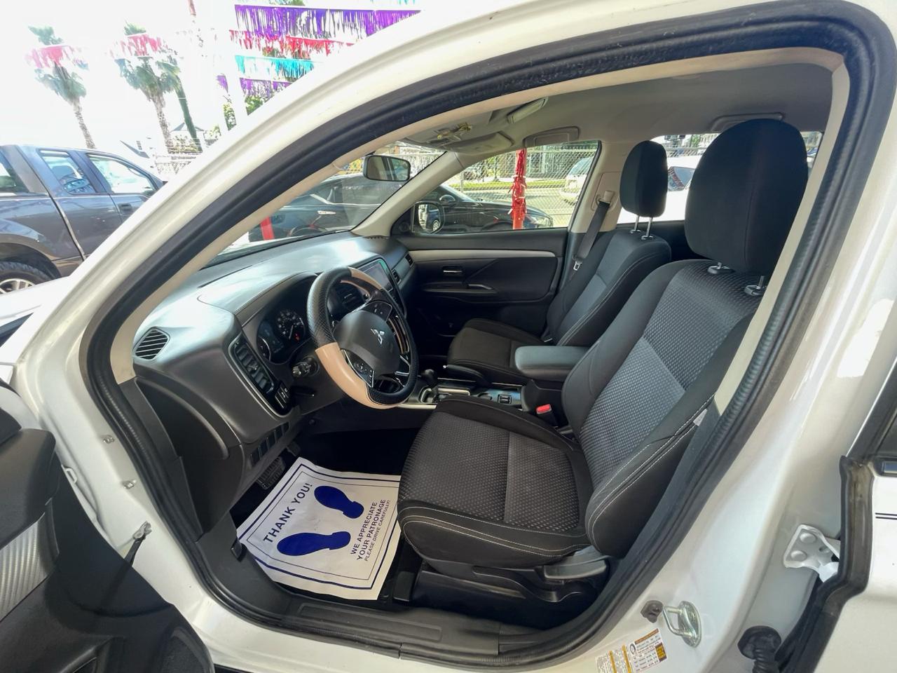 Mitsubishi Outlander SEL FWD 2017