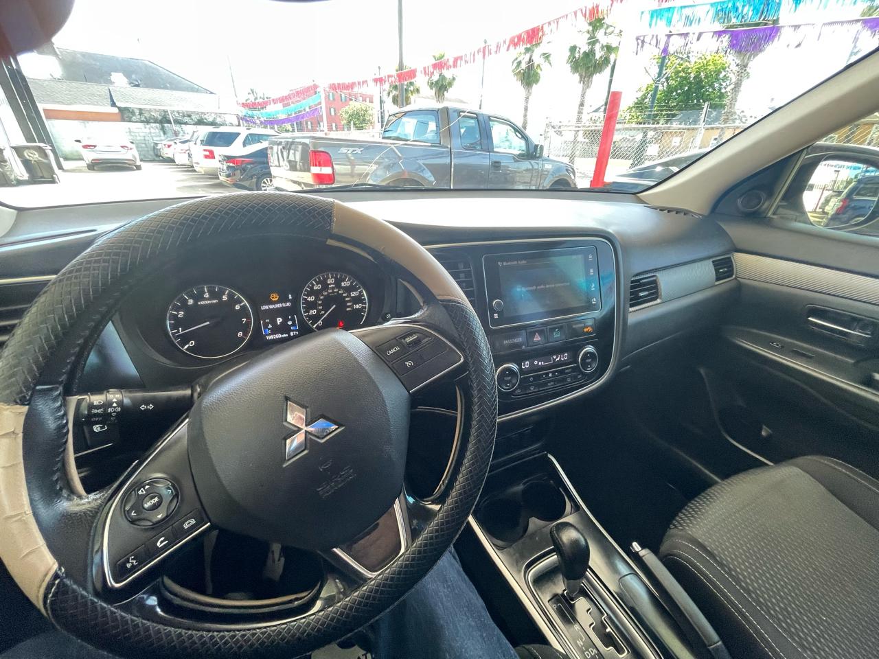 Mitsubishi Outlander SEL FWD 2017