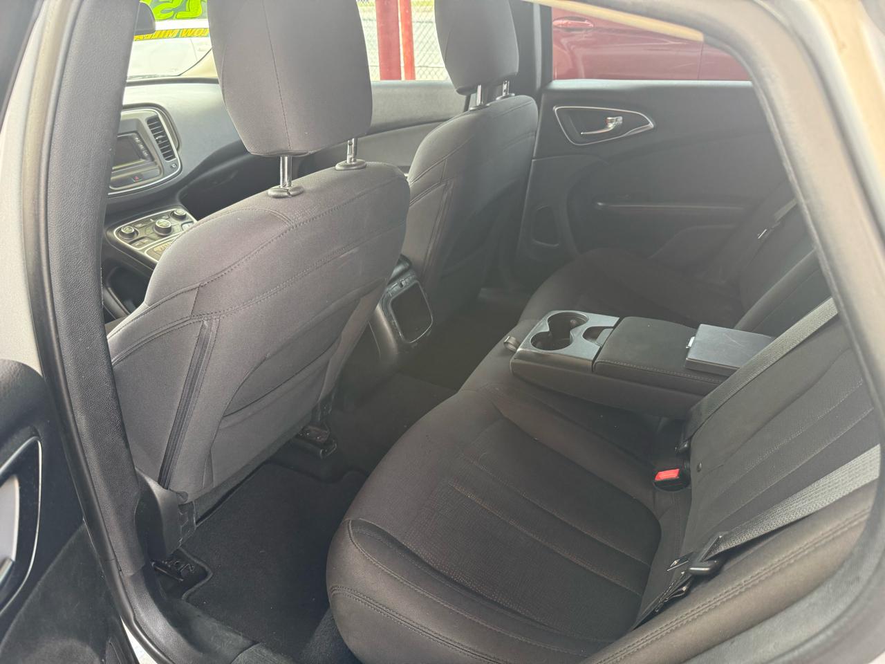 Chrysler 200 4dr Sdn Limited FWD 2015