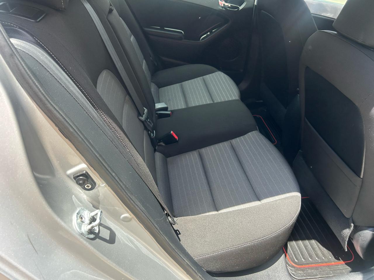 Kia Forte 5-Door 5dr HB Auto LX 2016