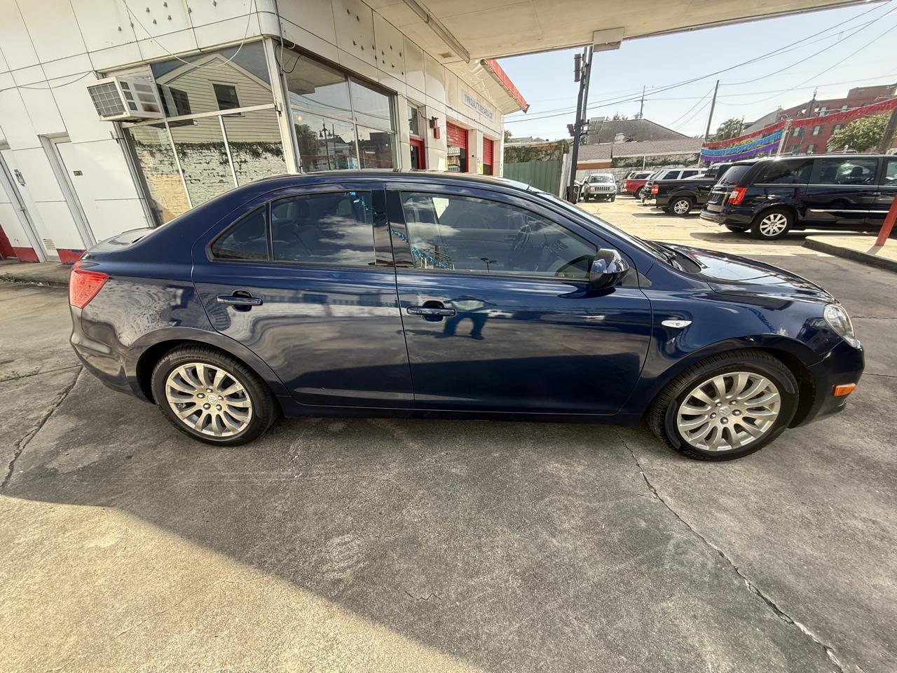 Suzuki Kizashi 4dr Sdn CVT FWD SE 2012