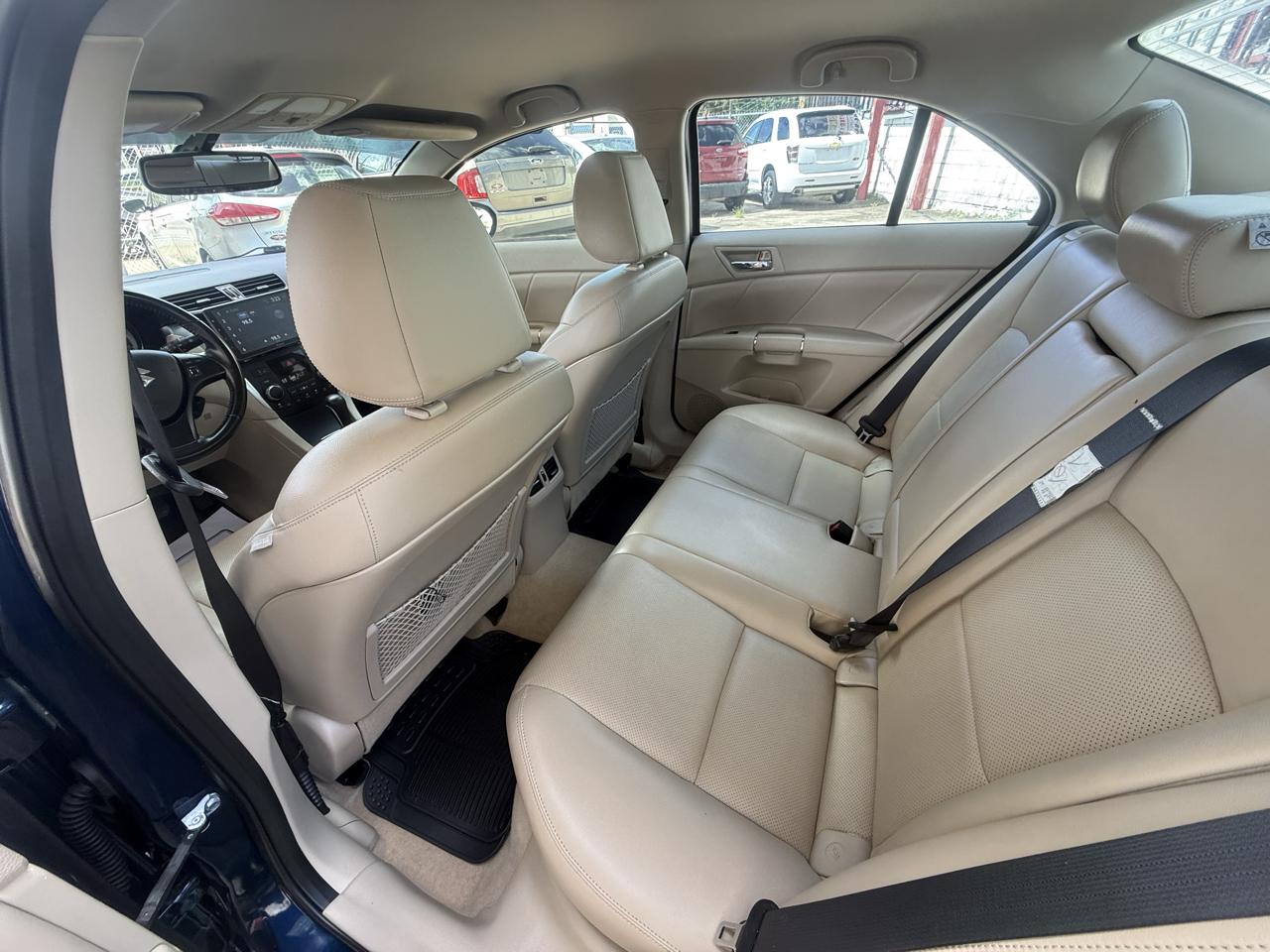 Suzuki Kizashi 4dr Sdn CVT FWD SE 2012