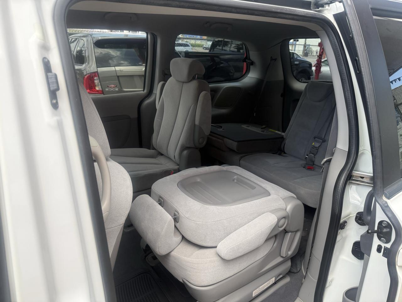 Kia Sedona 4dr LWB LX 2008
