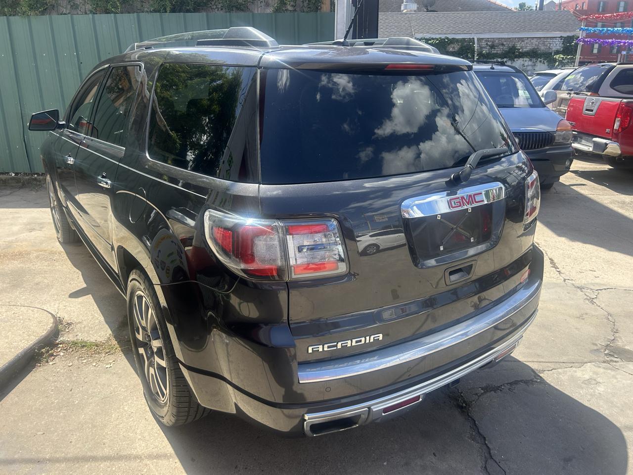 GMC Acadia FWD 4dr Denali 2015