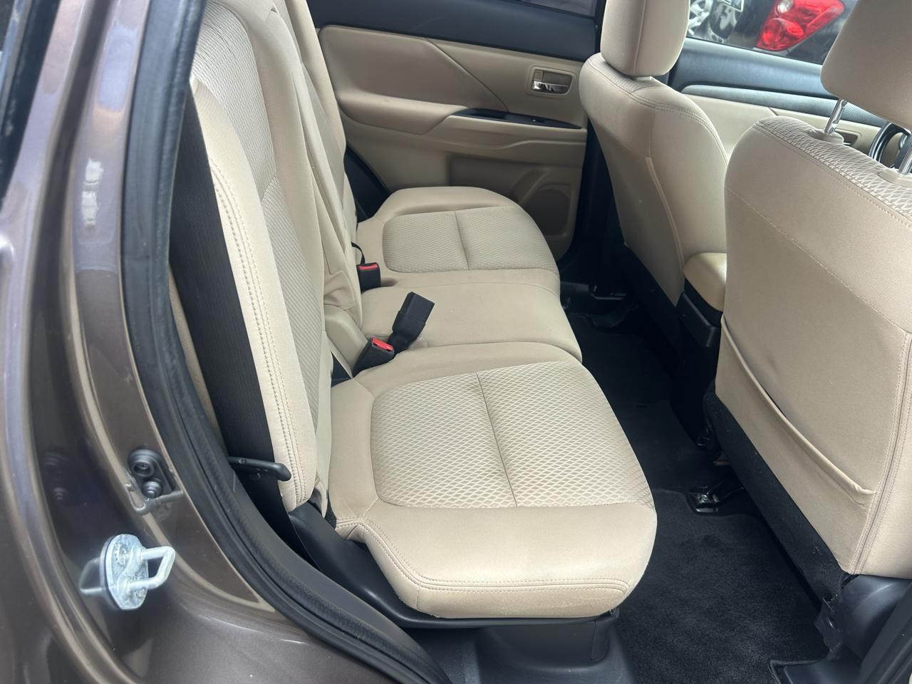 Mitsubishi Outlander 2WD 4dr SEL 2016