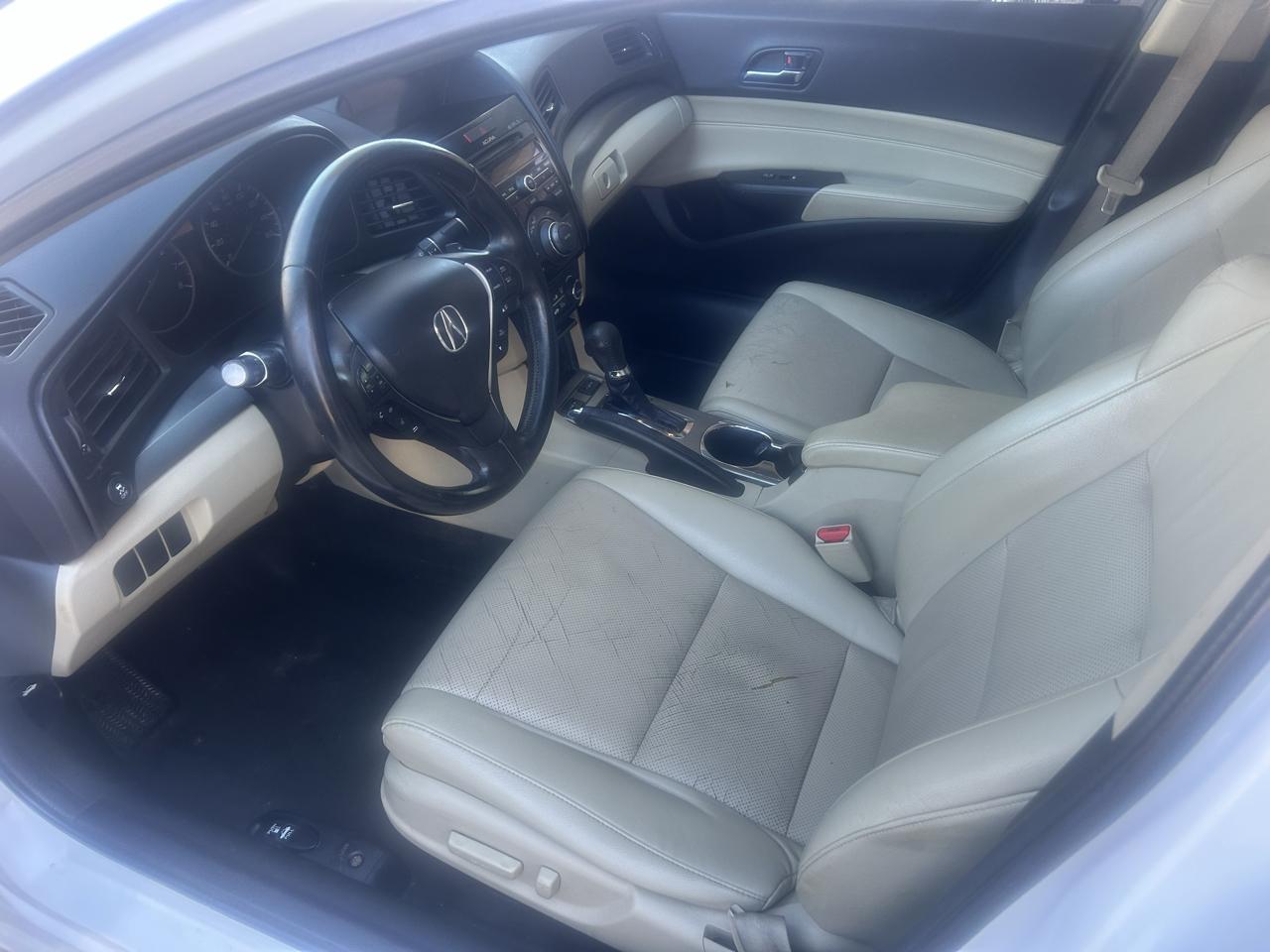 Acura ILX 4dr Sdn 2.0L Tech Pkg 2014