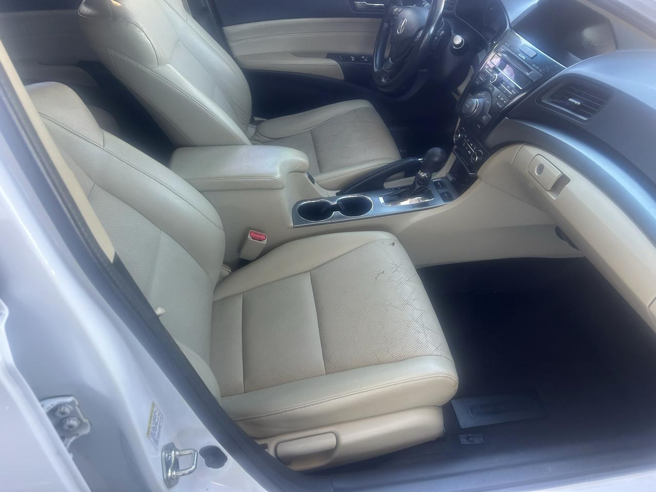 Acura ILX 4dr Sdn 2.0L Tech Pkg 2014