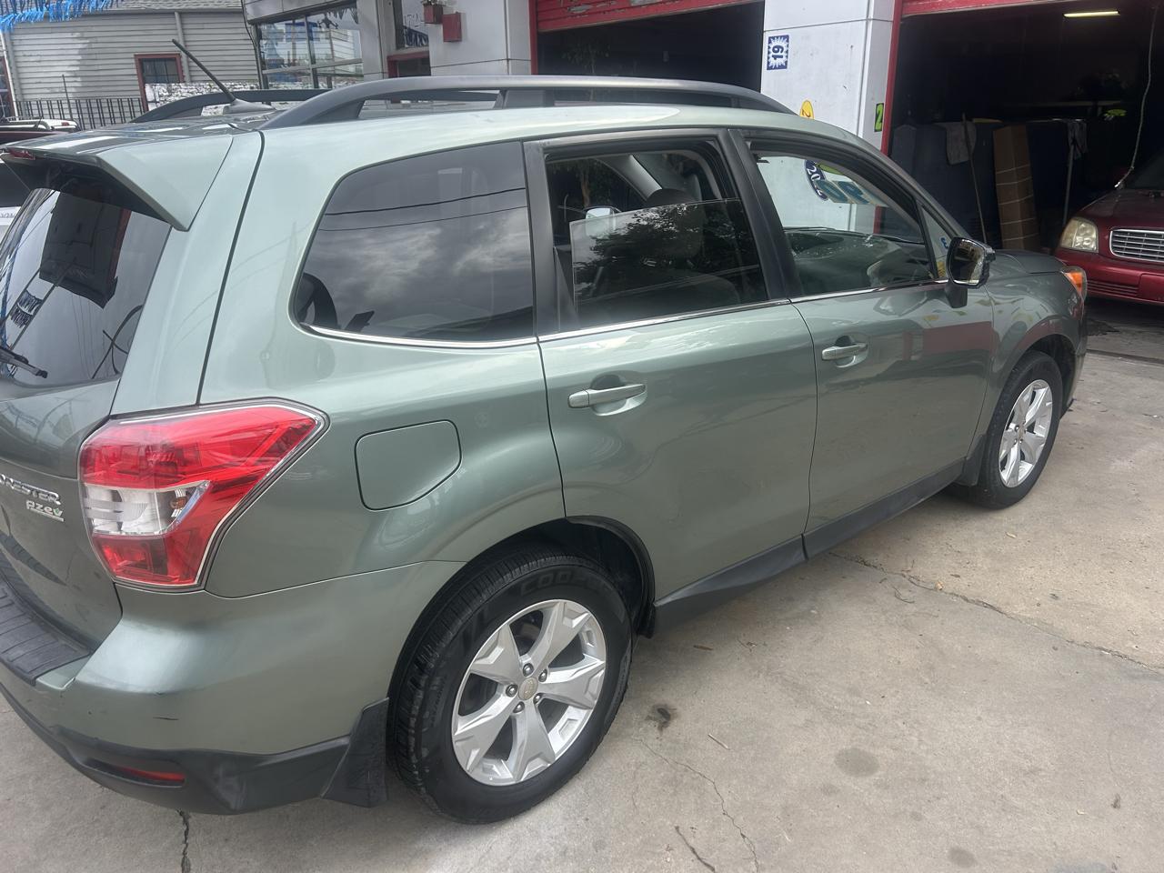 Subaru Forester 4dr CVT 2.5i Limited PZEV 2015