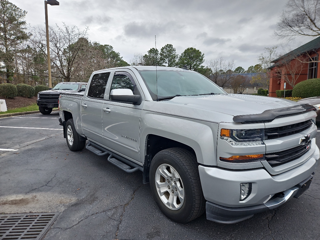 Chevrolet Silverado 1500 4WD Crew Cab 143.5" LT w/2LT 2018