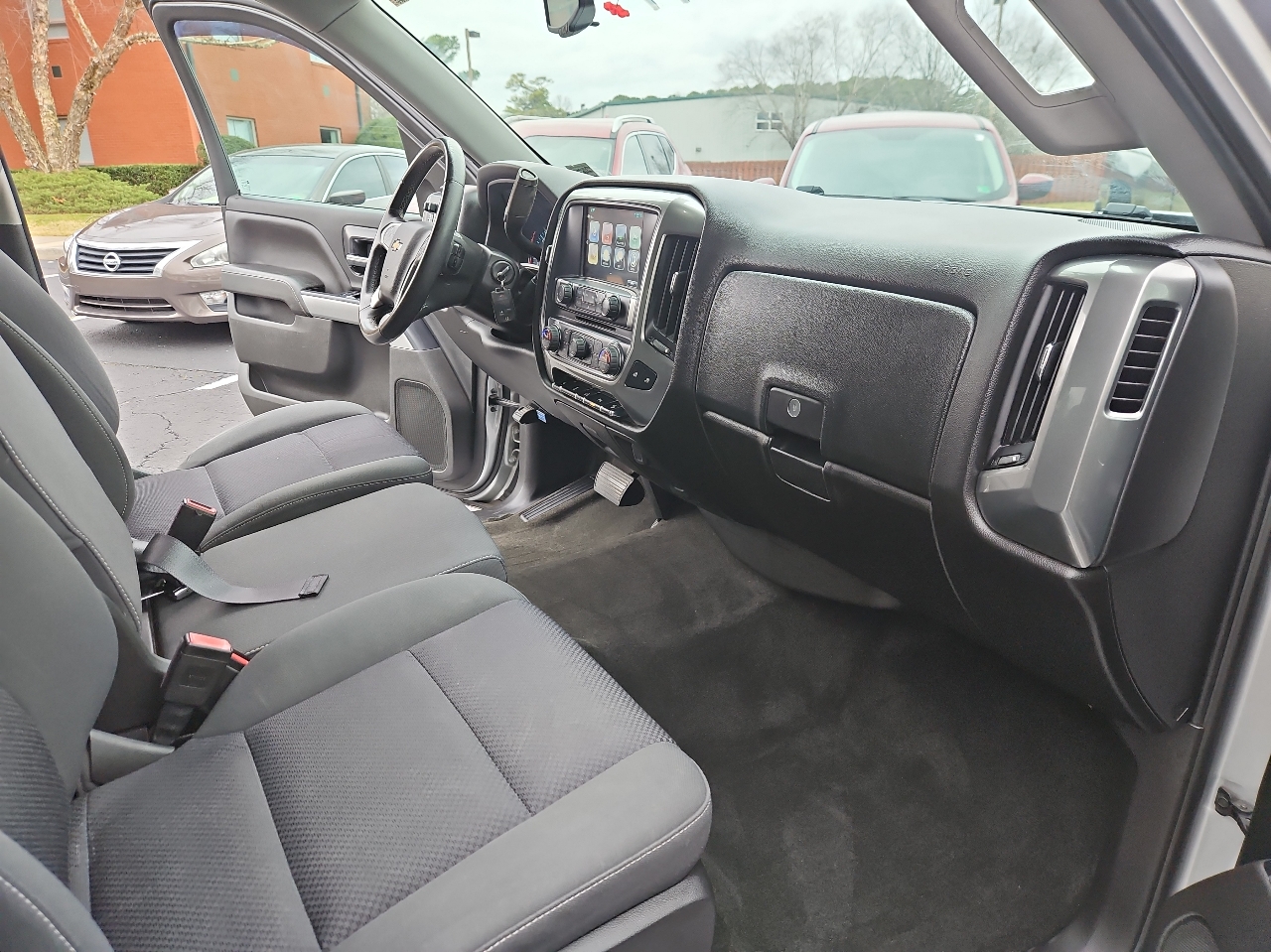 Chevrolet Silverado 1500 4WD Crew Cab 143.5" LT w/2LT 2018