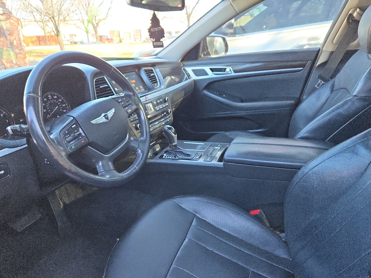 Hyundai Genesis 4dr Sdn V6 3.8L RWD 2015