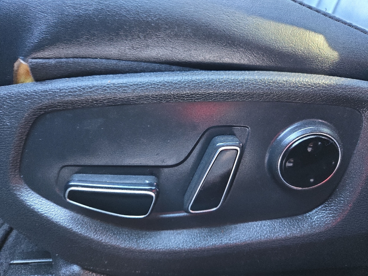 Hyundai Genesis 4dr Sdn V6 3.8L RWD 2015