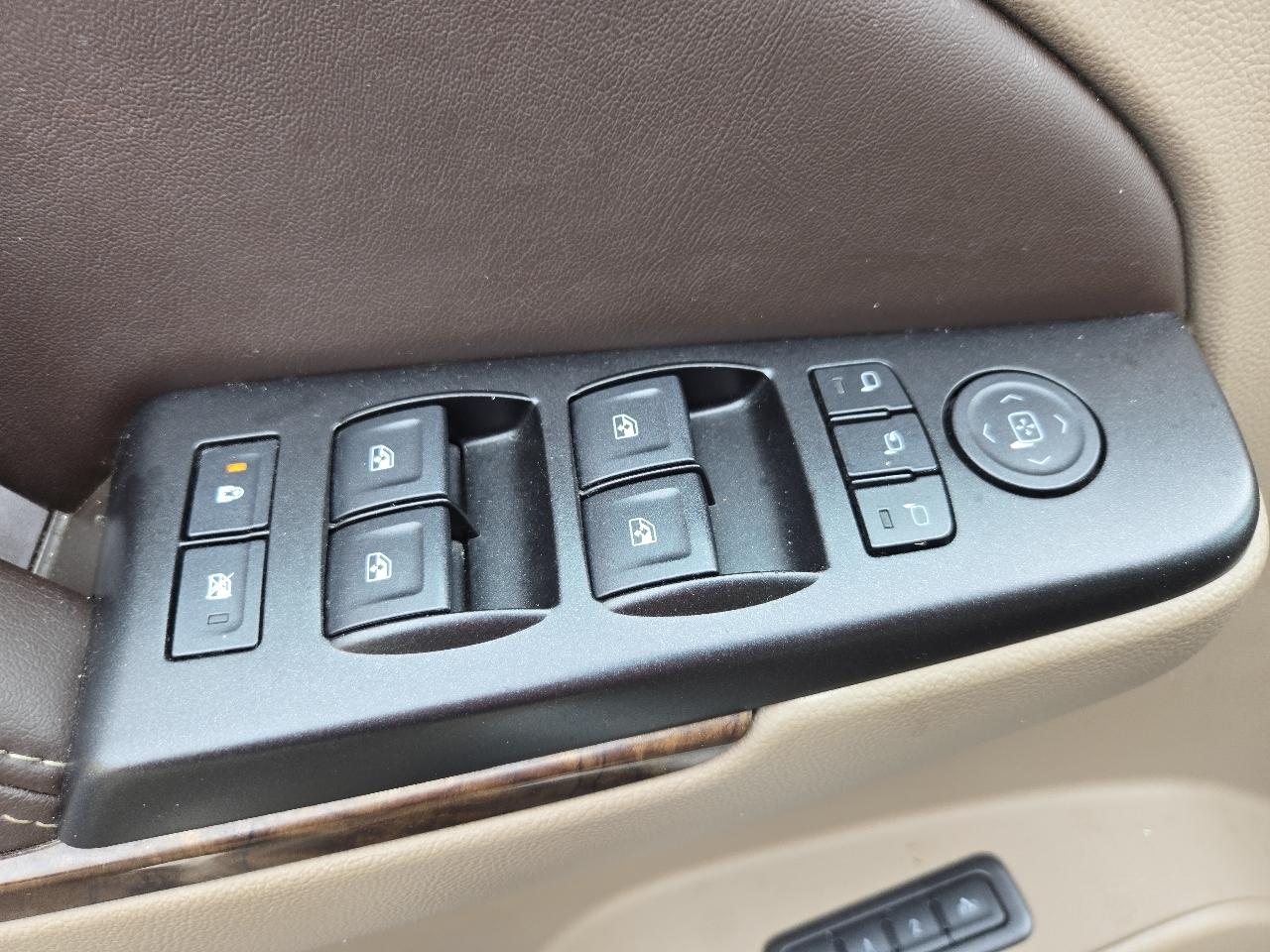 Chevrolet Suburban 4WD 4dr 1500 LT 2016