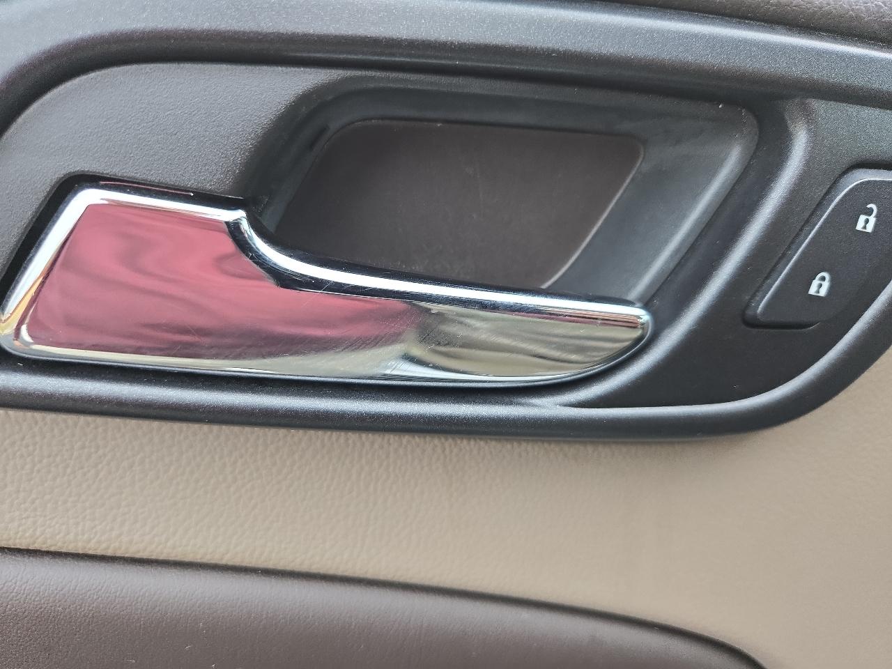 Chevrolet Suburban 4WD 4dr 1500 LT 2016