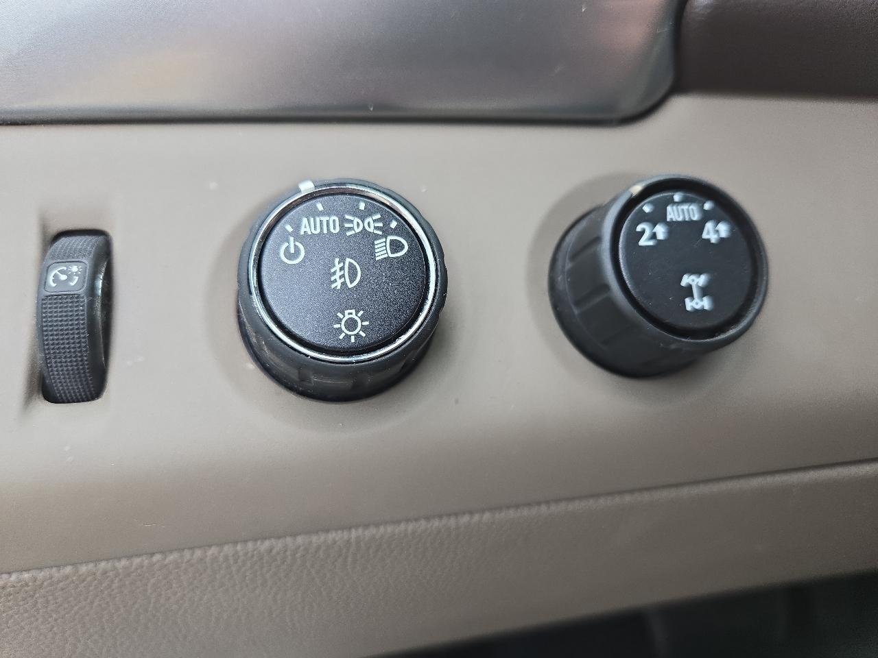 Chevrolet Suburban 4WD 4dr 1500 LT 2016