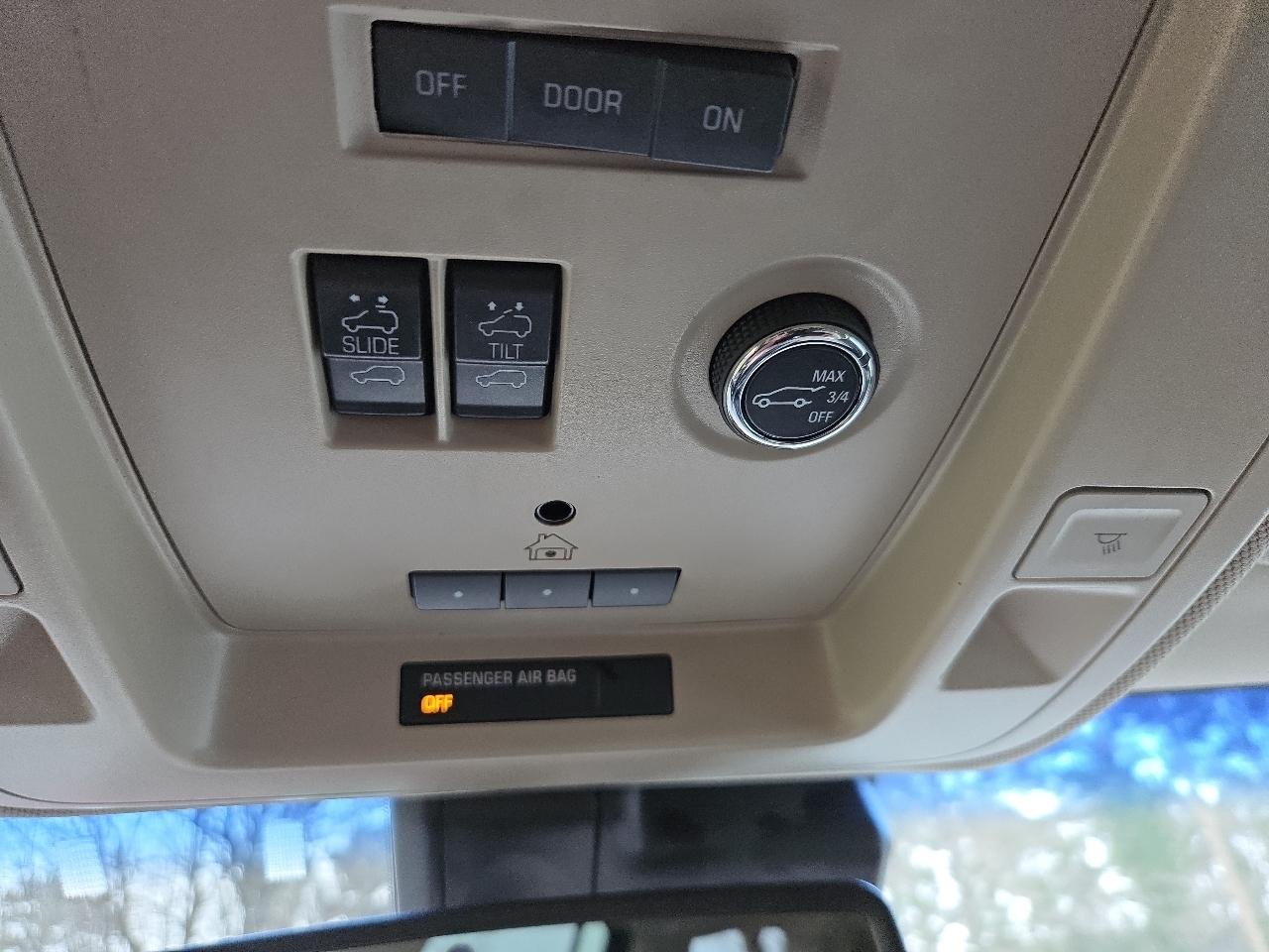 Chevrolet Suburban 4WD 4dr 1500 LT 2016