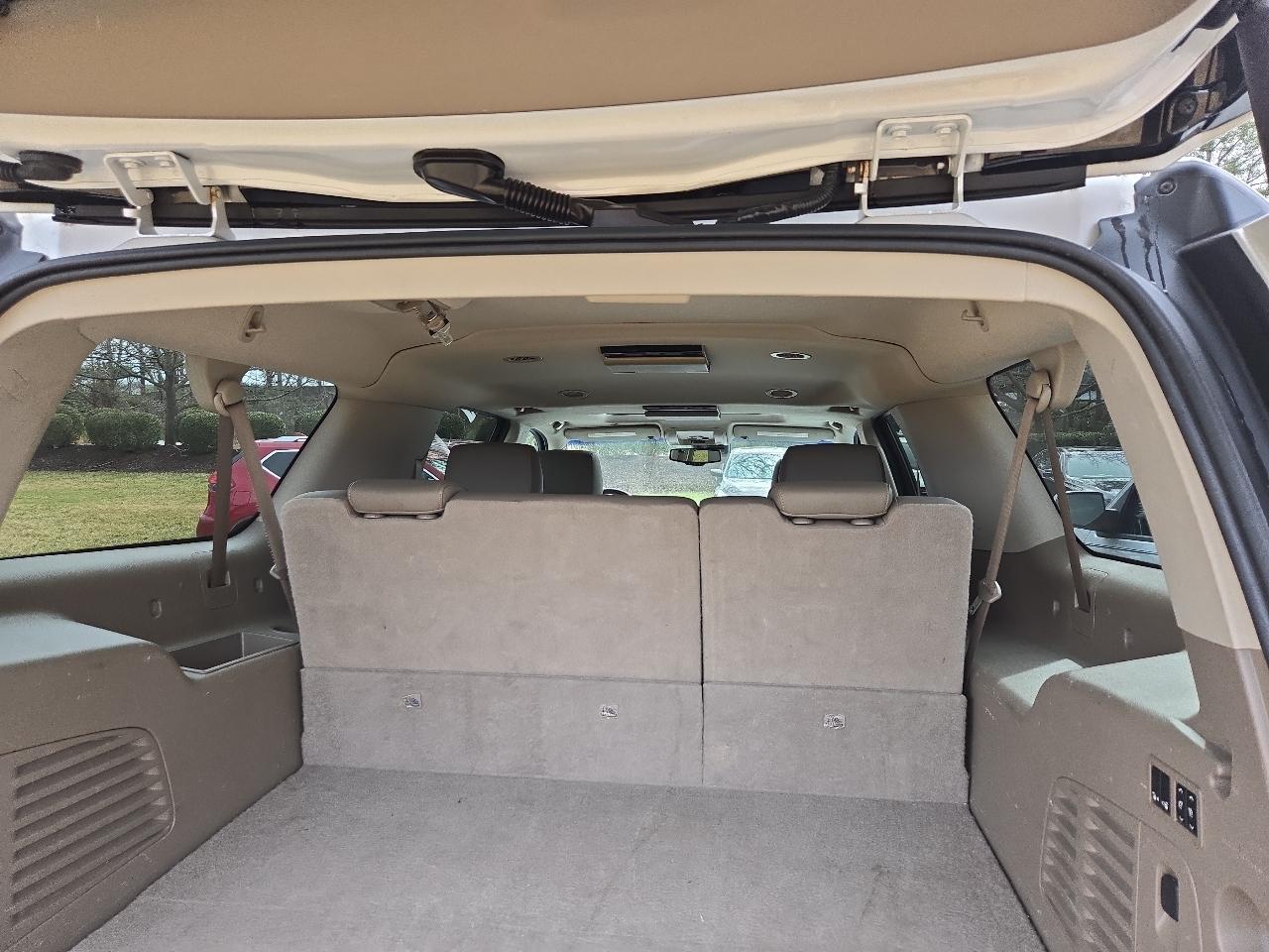 Chevrolet Suburban 4WD 4dr 1500 LT 2016