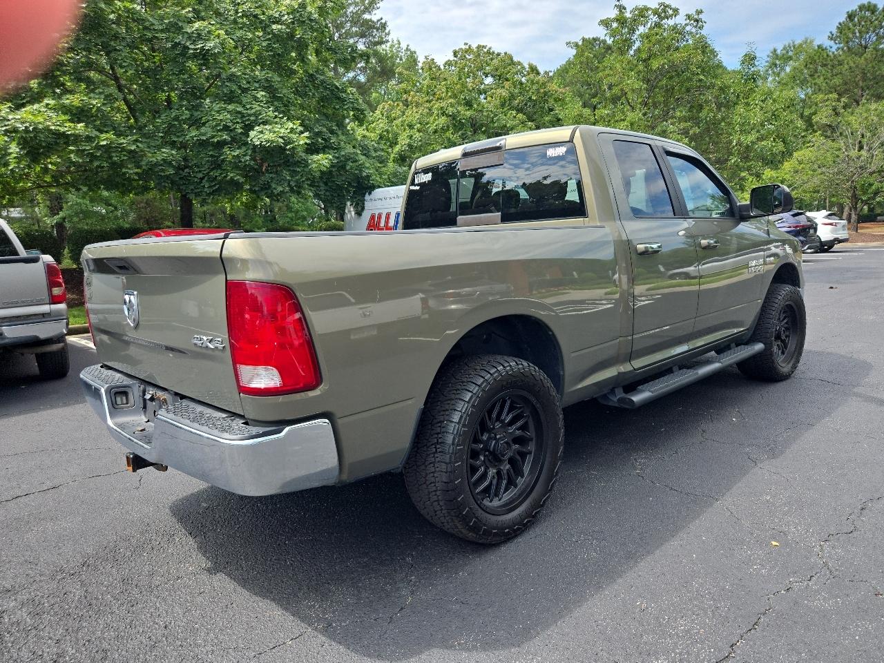 RAM 1500 4WD Quad Cab 140.5" SLT 2015