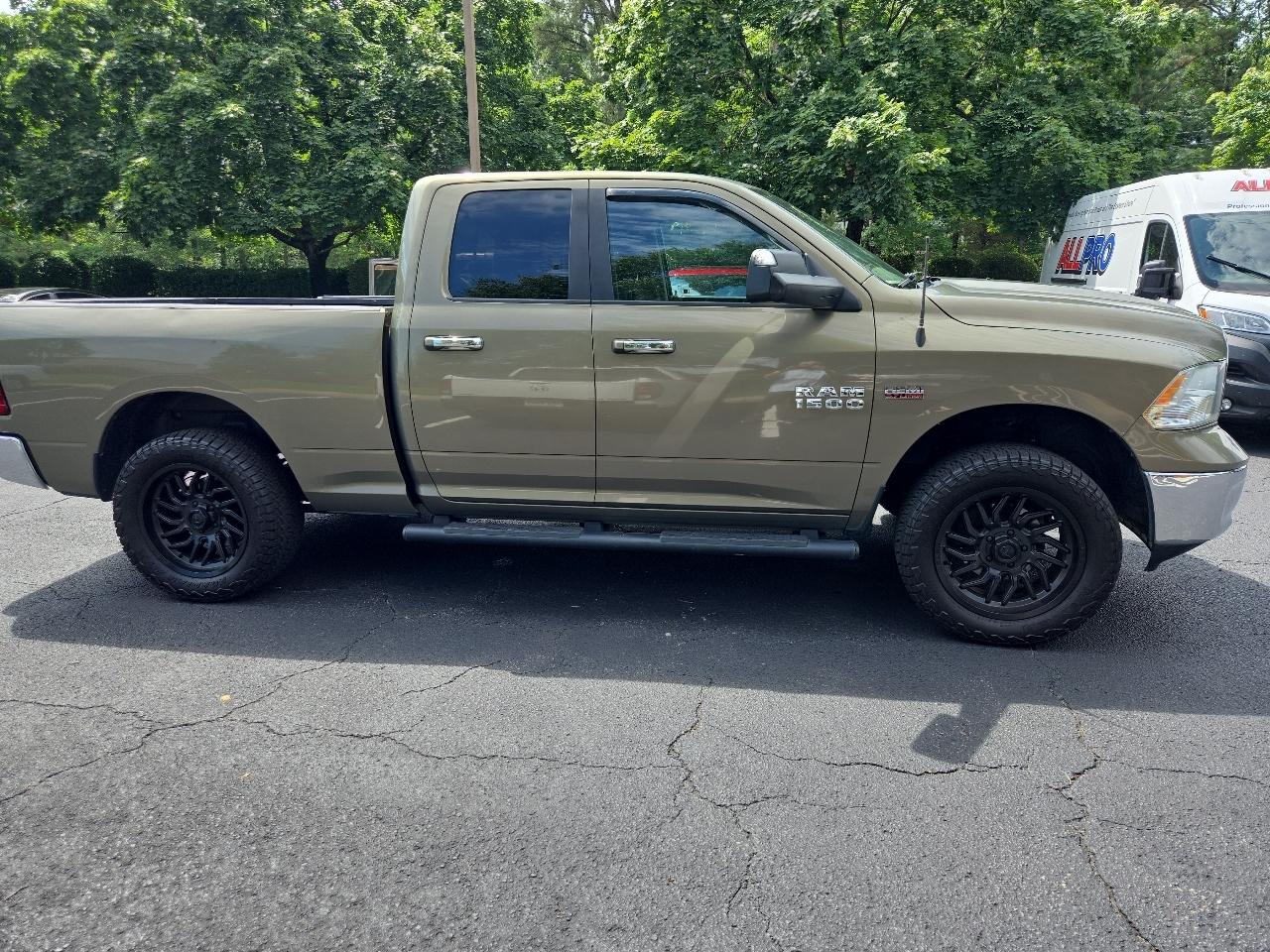 RAM 1500 4WD Quad Cab 140.5" SLT 2015