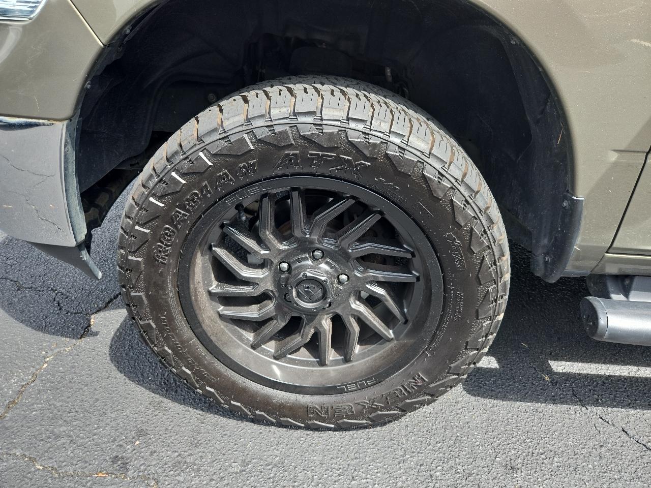 RAM 1500 4WD Quad Cab 140.5" SLT 2015