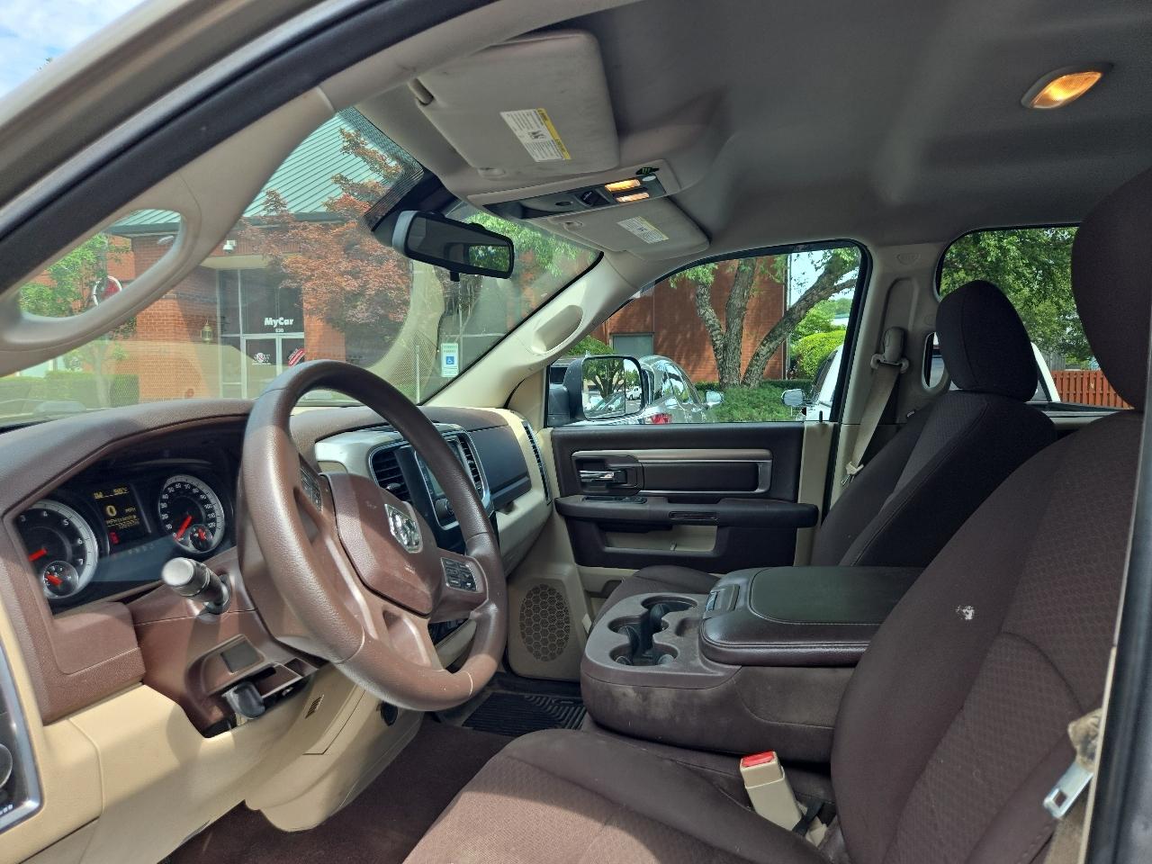 RAM 1500 4WD Quad Cab 140.5" SLT 2015
